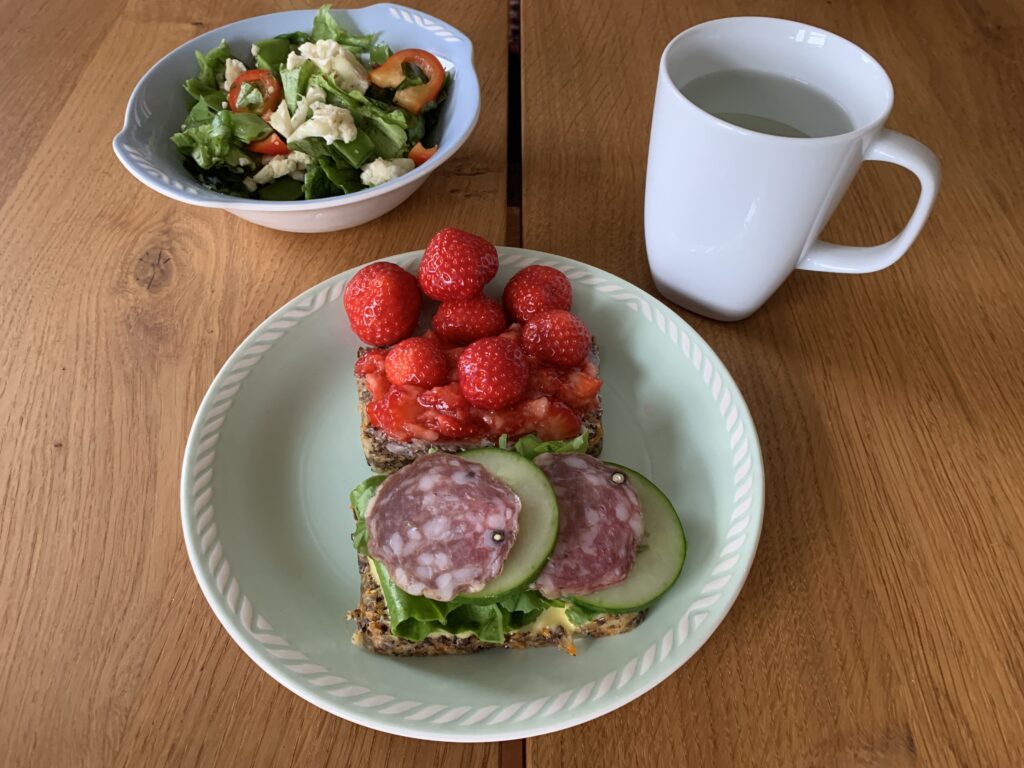 Innhold i korn og frø som brukes i bakst - her vises nøttefrøbrød