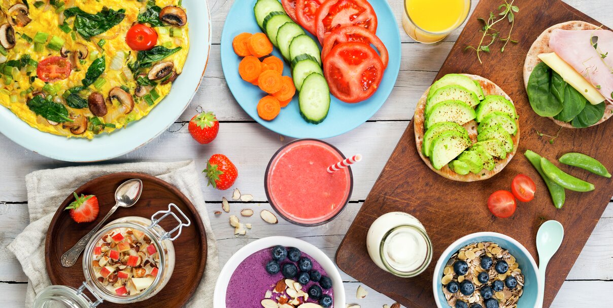 Mat for tarmen med bær, nøtter, yoghurt og fiberrike matvarer